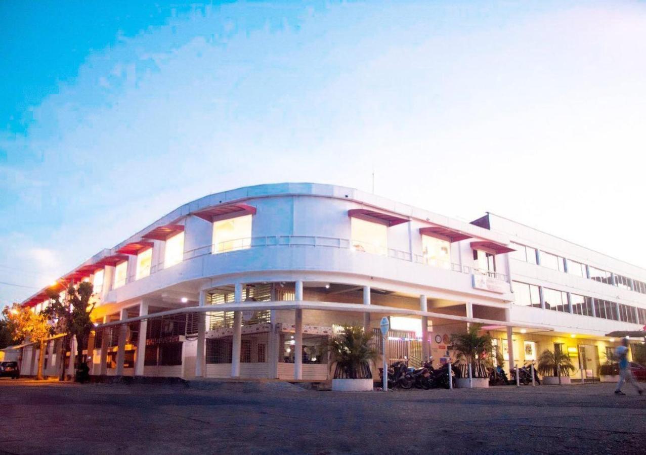 Hotel Mall Santana Del Rio Ла-Дорада Экстерьер фото